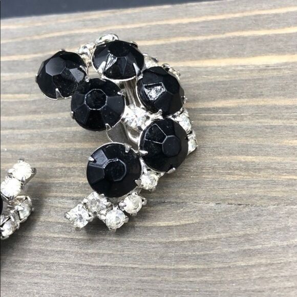 Stunning Vintage Clip On Earrings - Picture 2 of 5